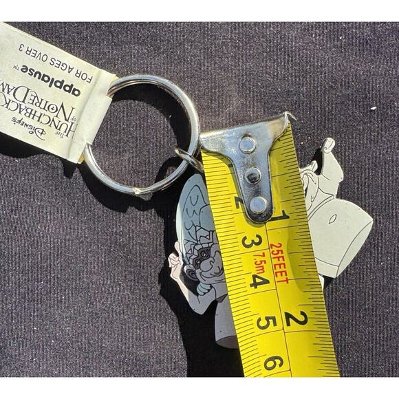 New Disney Keychain The Hunchback Of Notre Dame Gargoyles Vintage Key Chain Mint - Picture 8 of 10